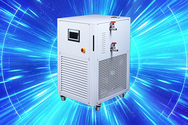 小型高低溫循環(huán)一體機的導(dǎo)熱油詳細(xì)介紹